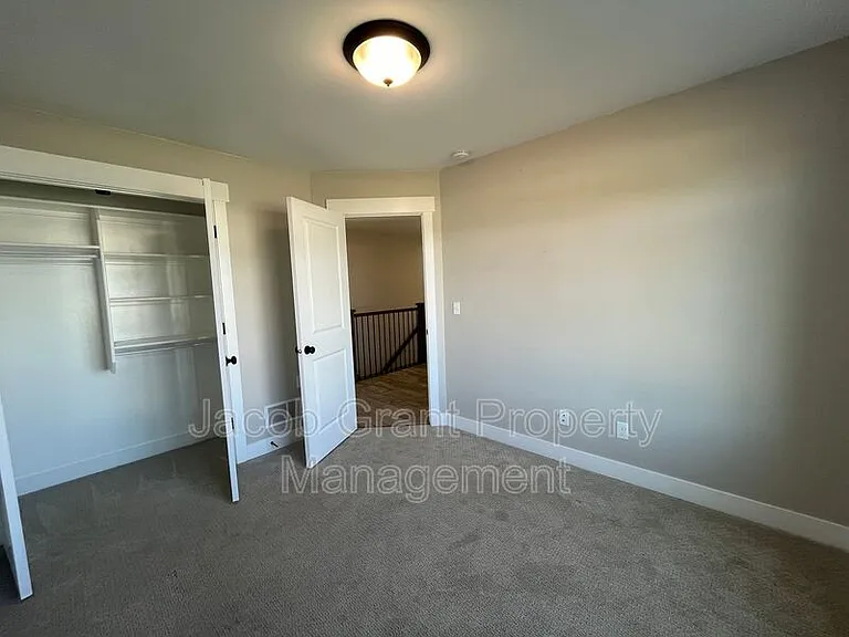 5694 Eaglewood Dr — Photo 13