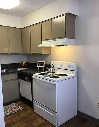 4th image of 705 Penny Ln N