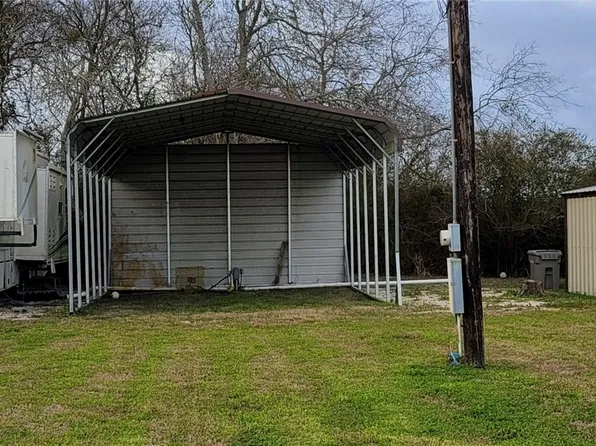 206 E Toledo St, Seadrift, TX 77983