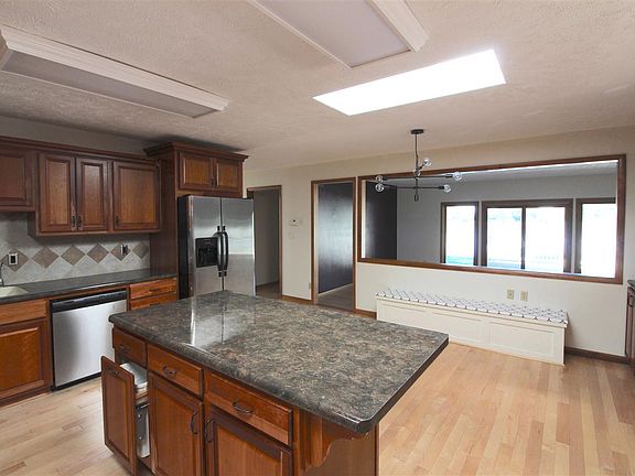 5th image of 443 S Maloney Dr