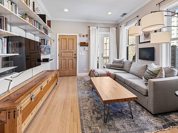 3rd image of 1639 W Winona St #D