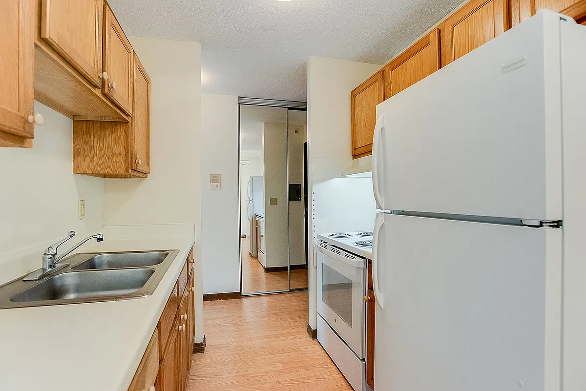 Building Photo - 2017 Pillsbury Apartments