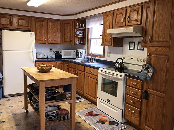 5th image of 21 Village Ln
