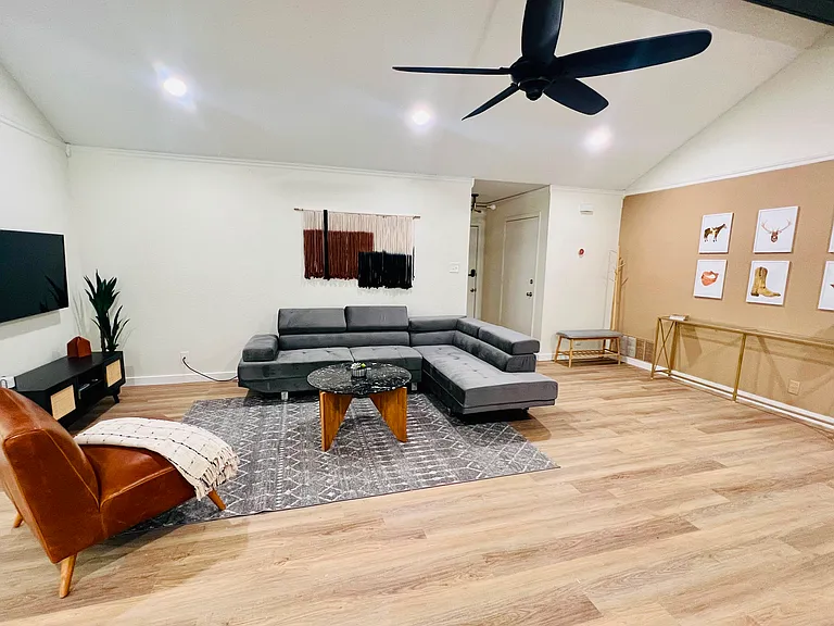 1704 Foxfire Dr — Photo 8
