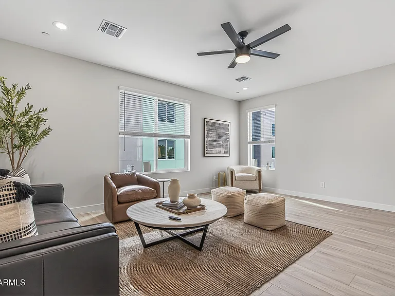 2601 E Clarendon Ave #3 — Photo 11