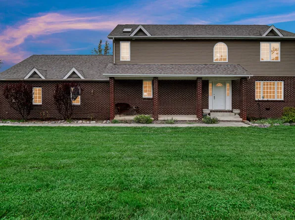 649 Yellowstone Dr, Hebron, IN 46341