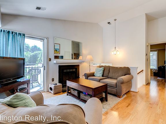 4th image of 2921F S Woodley St #1