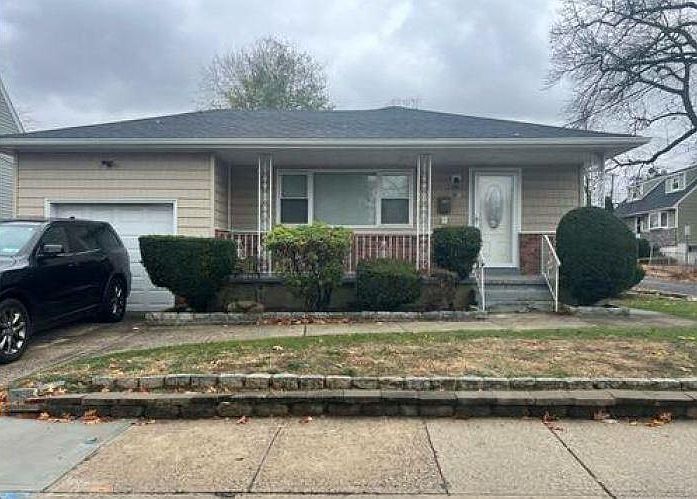 1st image of 93 Frederick Ave S