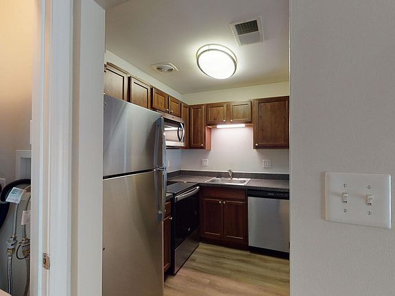 2nd image of 628 Walpole St #16-T4