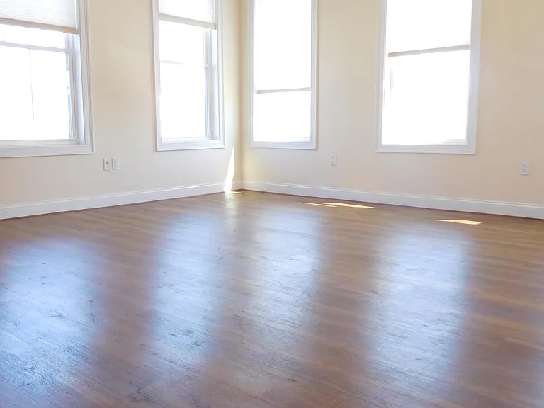 315 Broadway — Photo 17