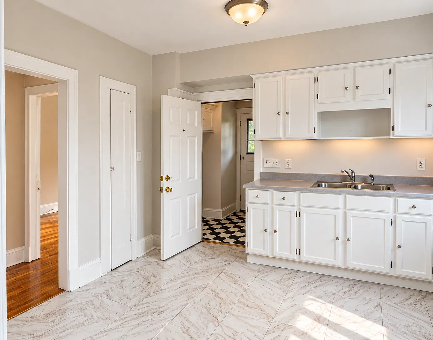 2 bed, $1,100 — Photo 3