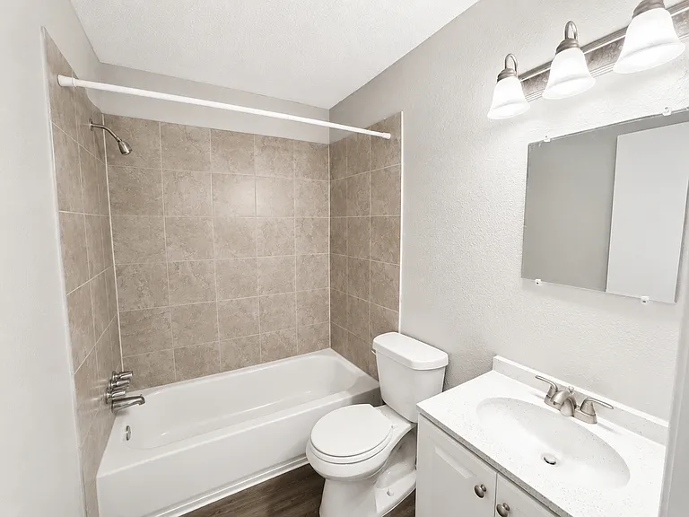 Spanish Cove Apartments — Photo 15