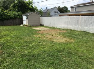 15 Limewood Rd, Levittown, PA 19056