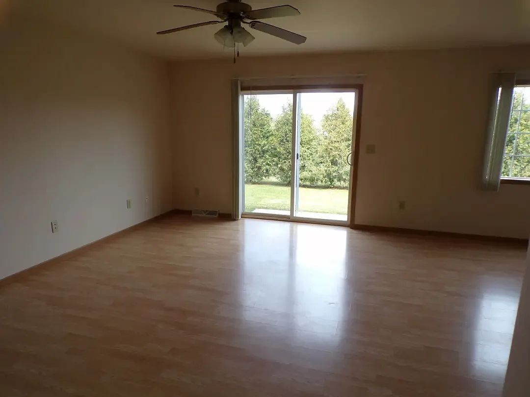 3 bed, $2,295 — Photo 2