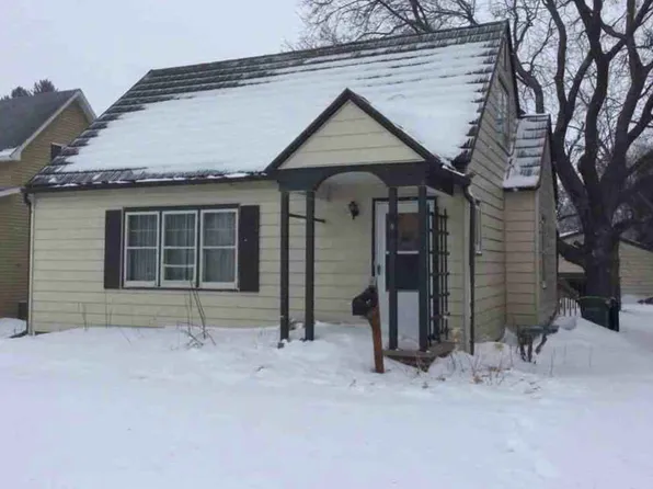 815 9th St, Sibley, IA 51249
