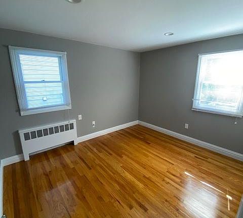 4th image of 14 S Lawn Ave #2