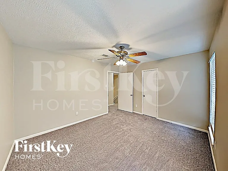 2511 Riverlawn Dr — Photo 11