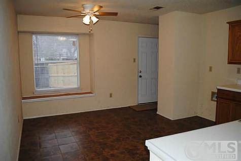 5th image of 1739 Creekbend Dr