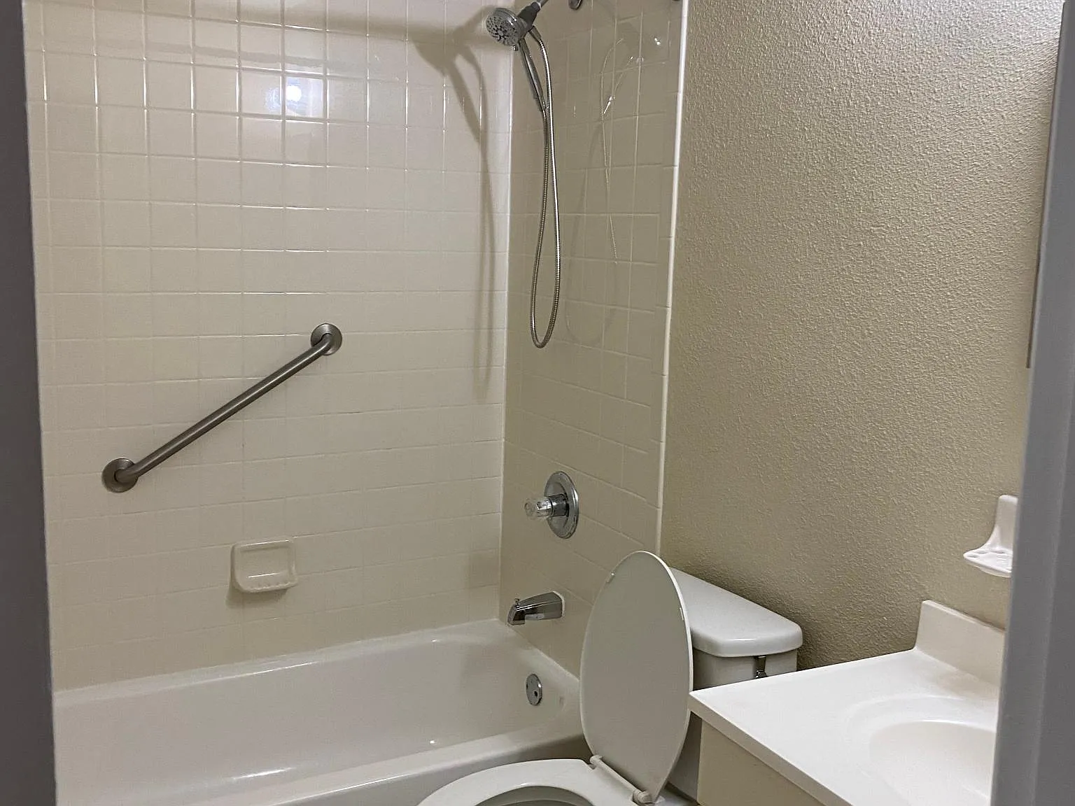 238 Avalone Dr — Photo 3