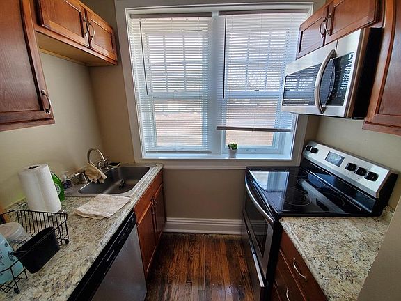 4th image of 4256 Botanical Ave #4