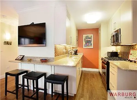 Sold by Warburg | media 10