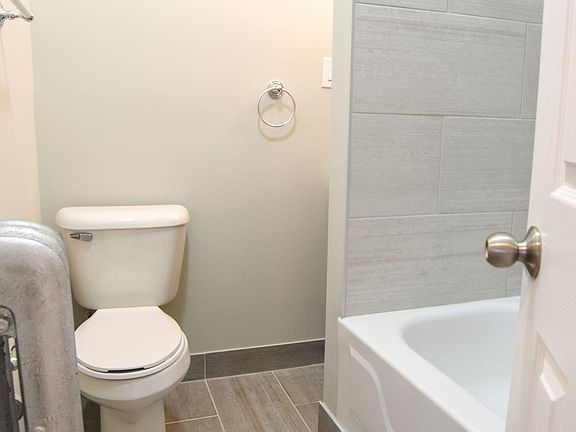 4th image of 5061 1/2 N Damen Ave #1E