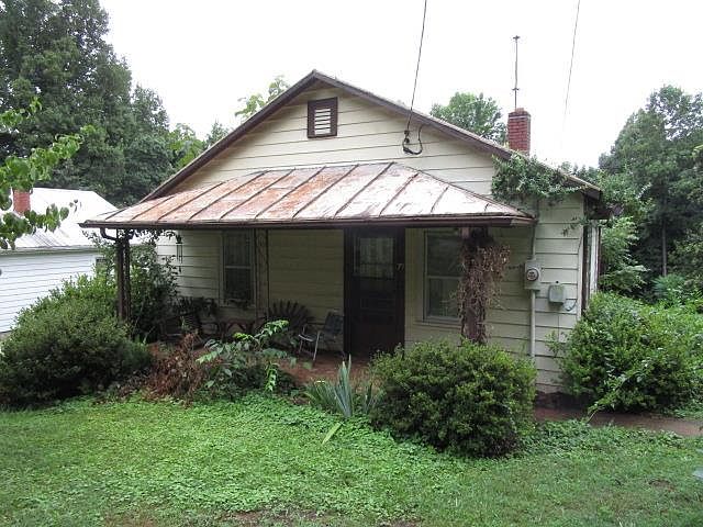 1st image of 75 Lloyd Ln