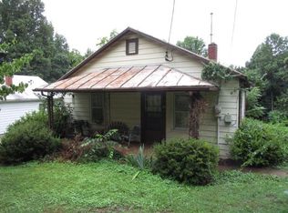 75 Lloyd Ln, Martinsville, VA 24112