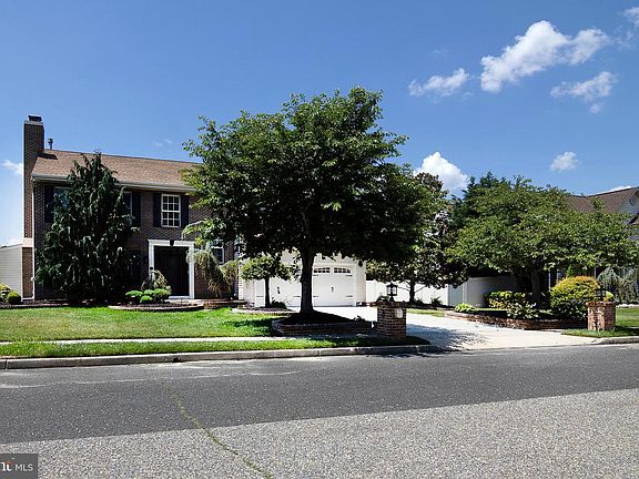 3rd image of 5 Olympia Ln
