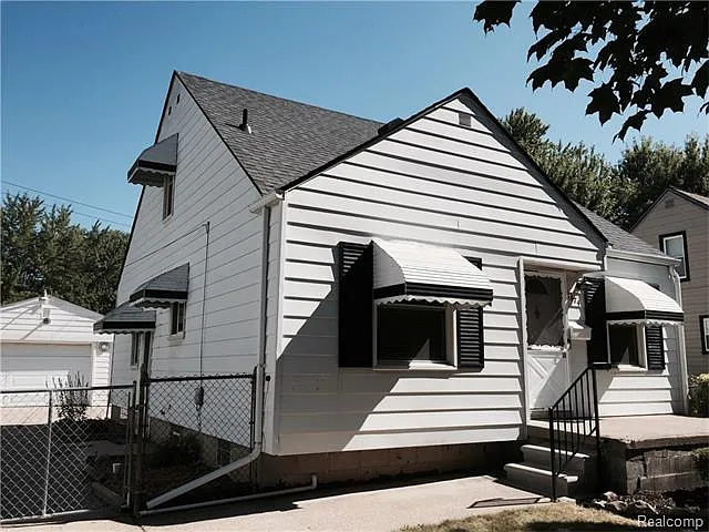 1674 Princeton Rd photo 1