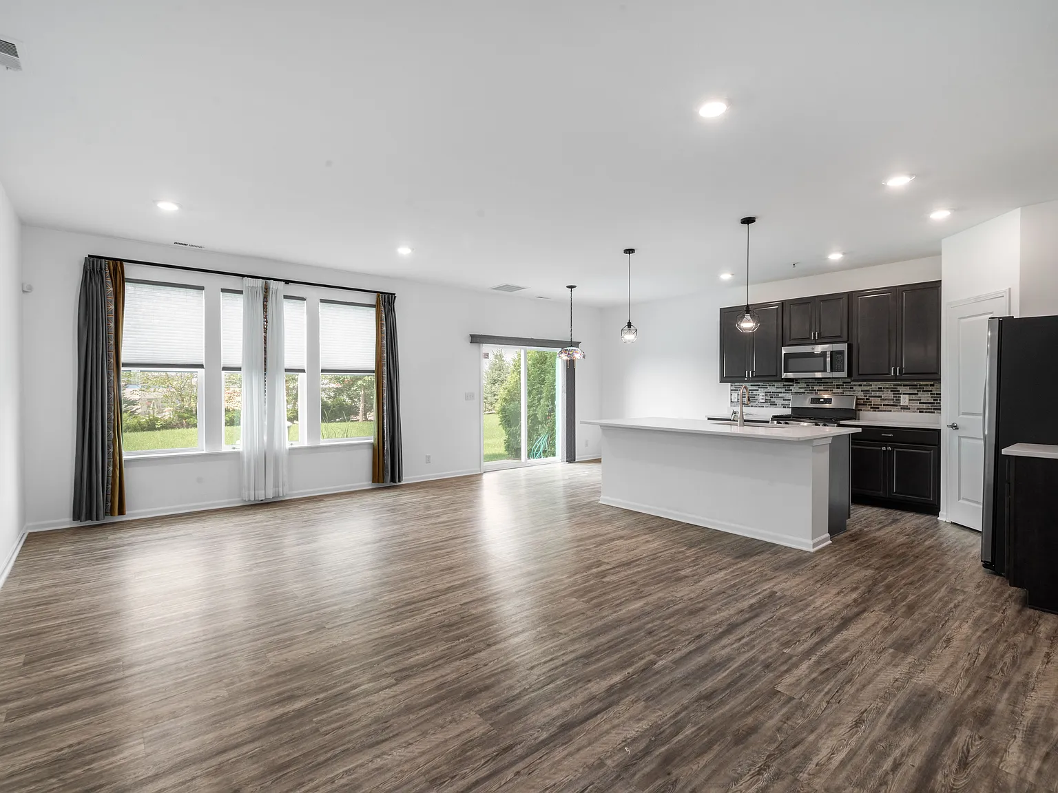 3 bed, 2.5 bath, 2000 sqft, $3,000 — Photo 2