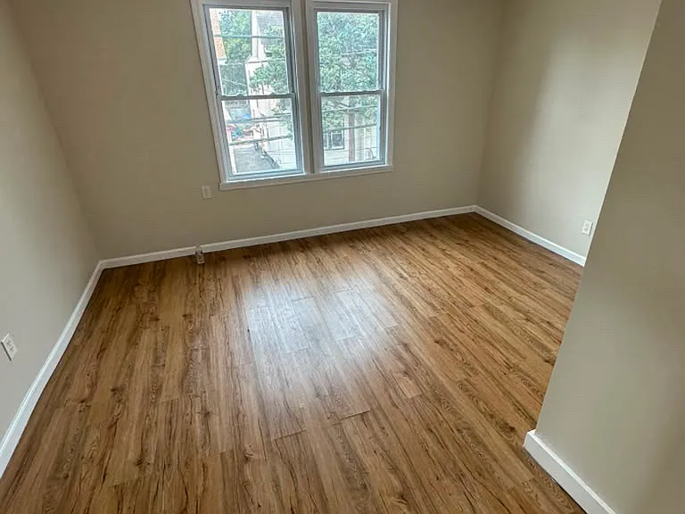 43 Underwood St #R2 — Photo 4