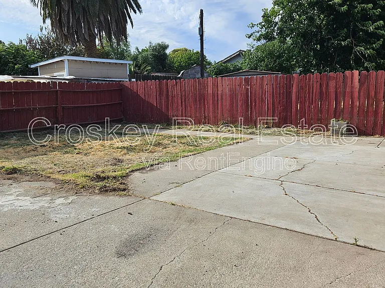 126 W 10th St — Photo 11