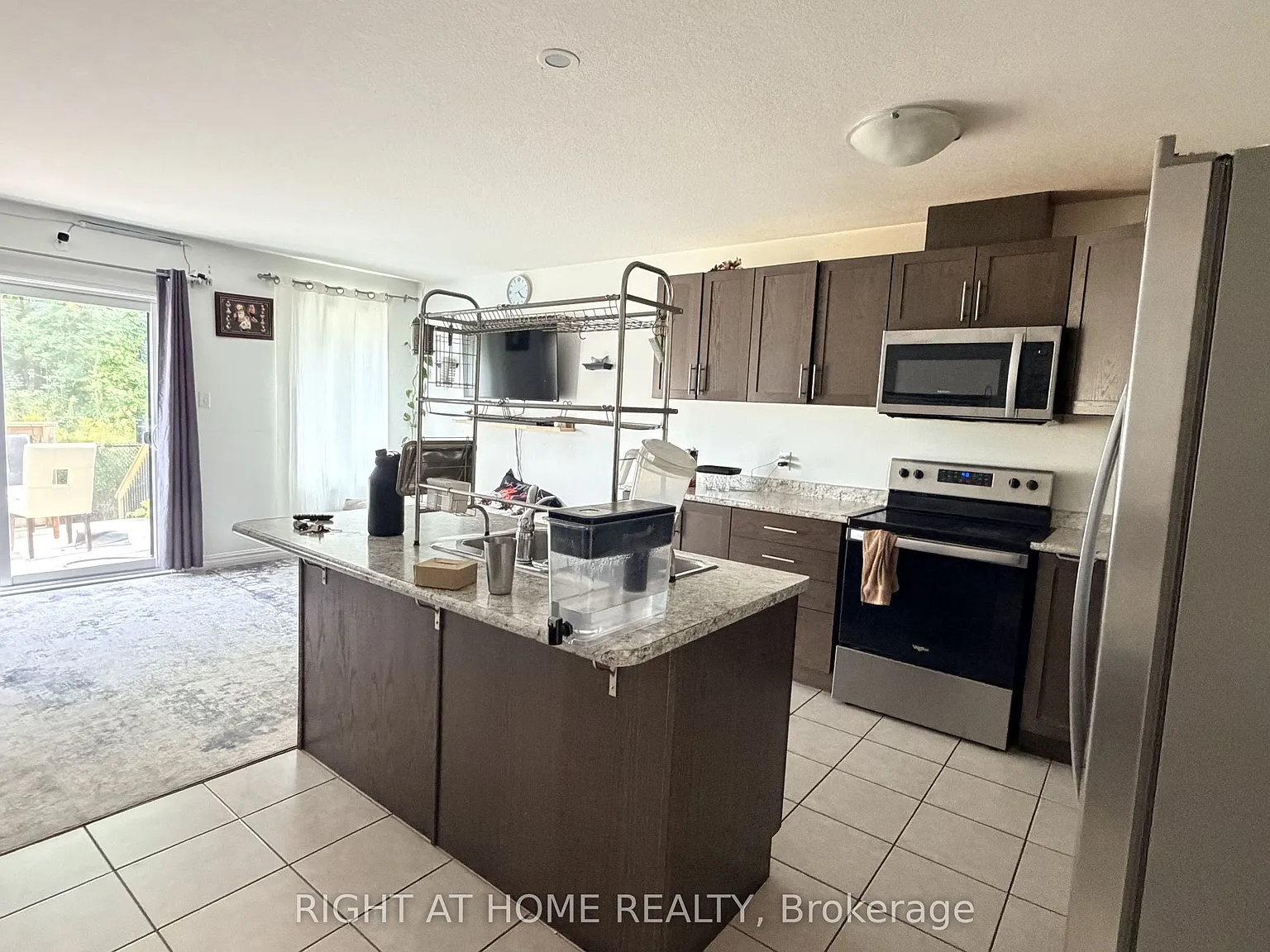 4 bed, $3,000 — Photo 2