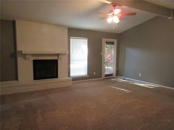 5th image of 407 Daniel Ln