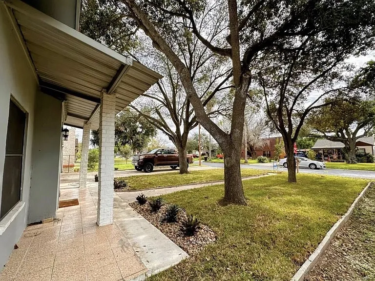 1212 W Maple Ave — Photo 11