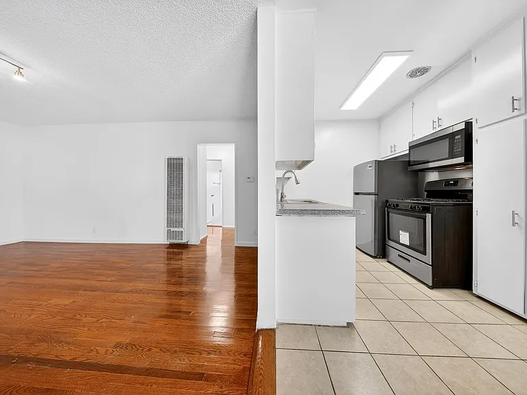 336 S. Alexandria Ave — Photo 8