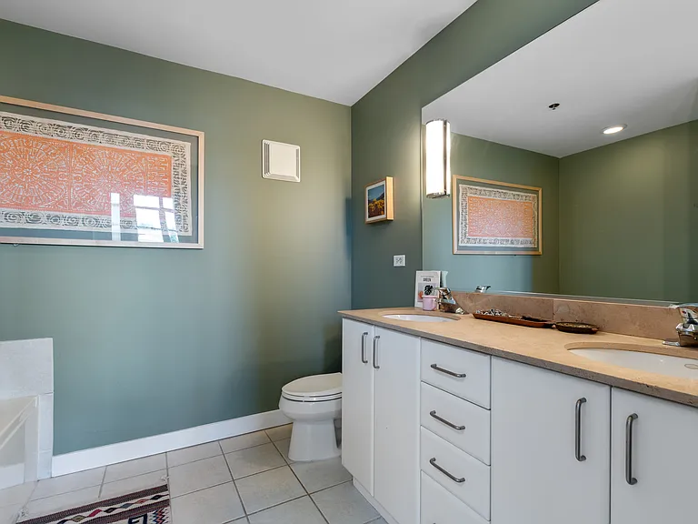2111 W Churchill St #306 — Photo 11