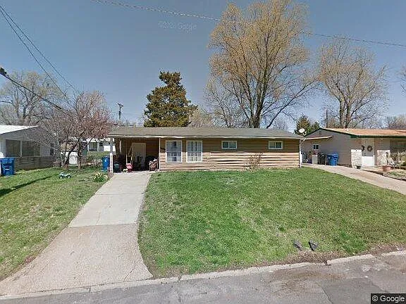 3 bed, 912 sqft, $1,200 — Photo 1