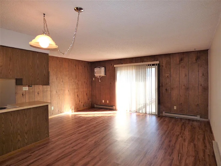 2604 4th Ave NE #9 — Photo 2