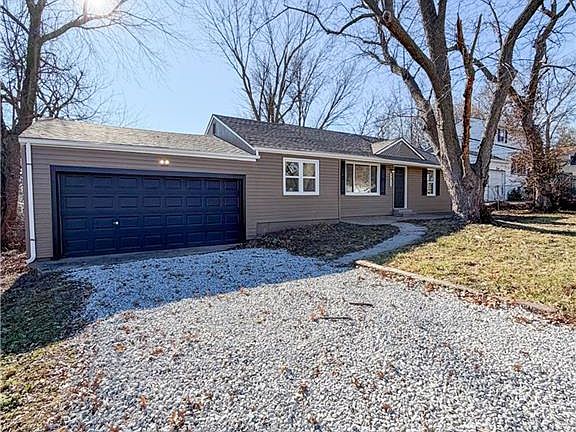 2nd image of 4823 NE 46th St