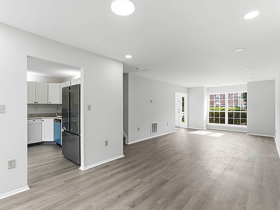 5th image of 27 Cherokee Dr #27