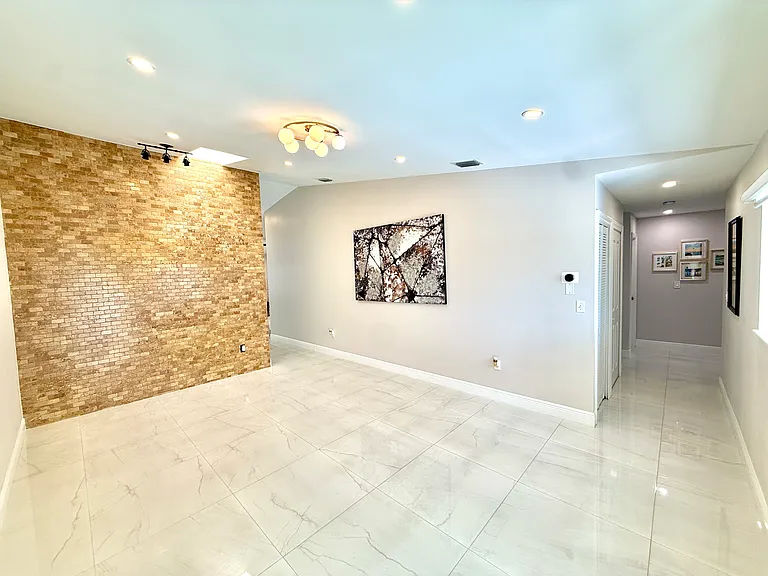14333 SW 52nd St — Photo 3