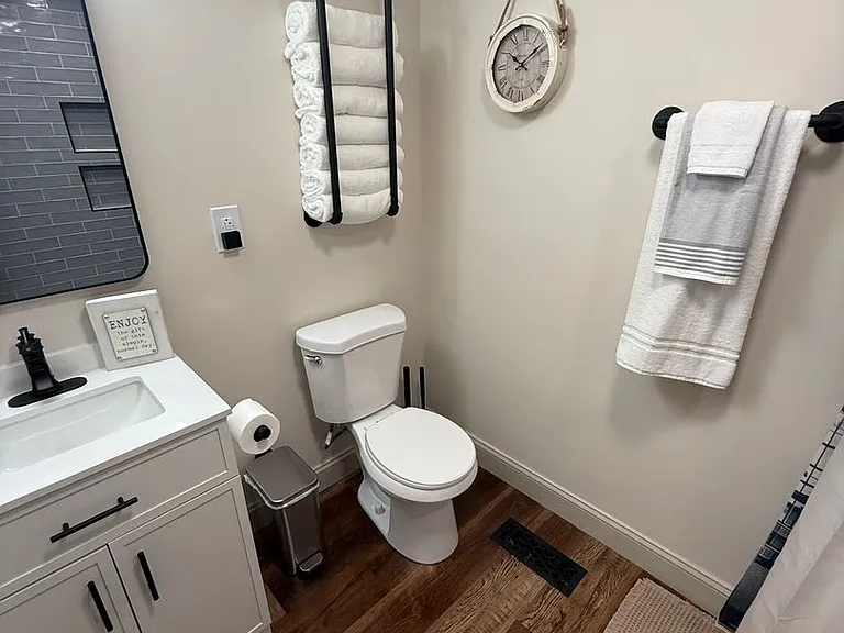 2108 Veterans Dr — Photo 19