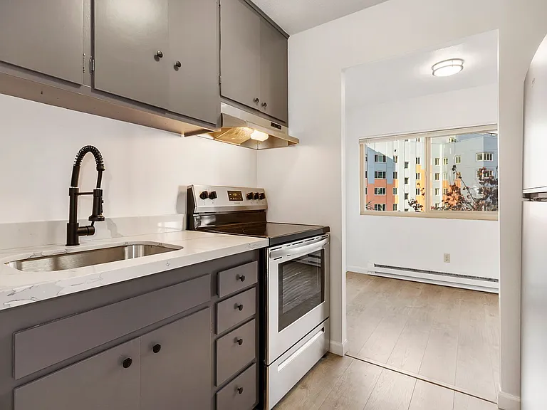 The Willis Apartments — Photo 25