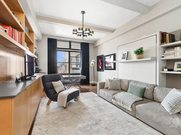 161 West 16th Street image 1 of 8