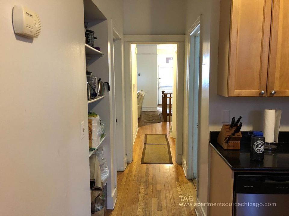 1st image of 3019 N Kenmore Ave APT 2