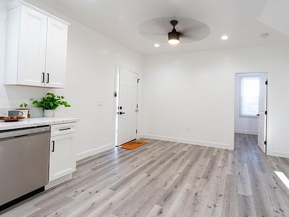 3rd image of 2953 Kalmia St