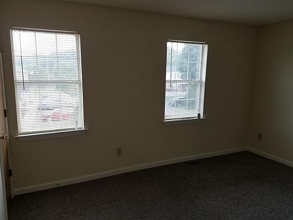 5th image of 404 Iron Belt Ct