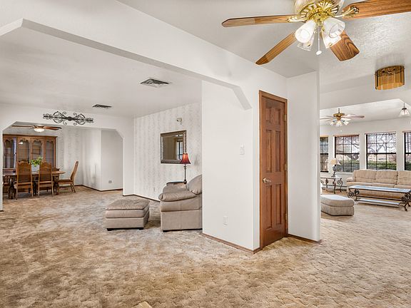 5th image of 825 Lee Trevino Dr